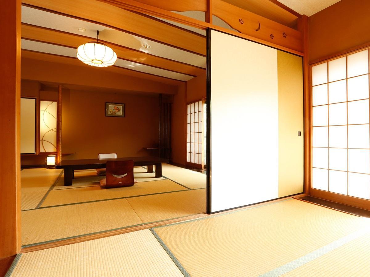 源泉掛け流しの宿albergo湯楽 Yugawara Esterno foto