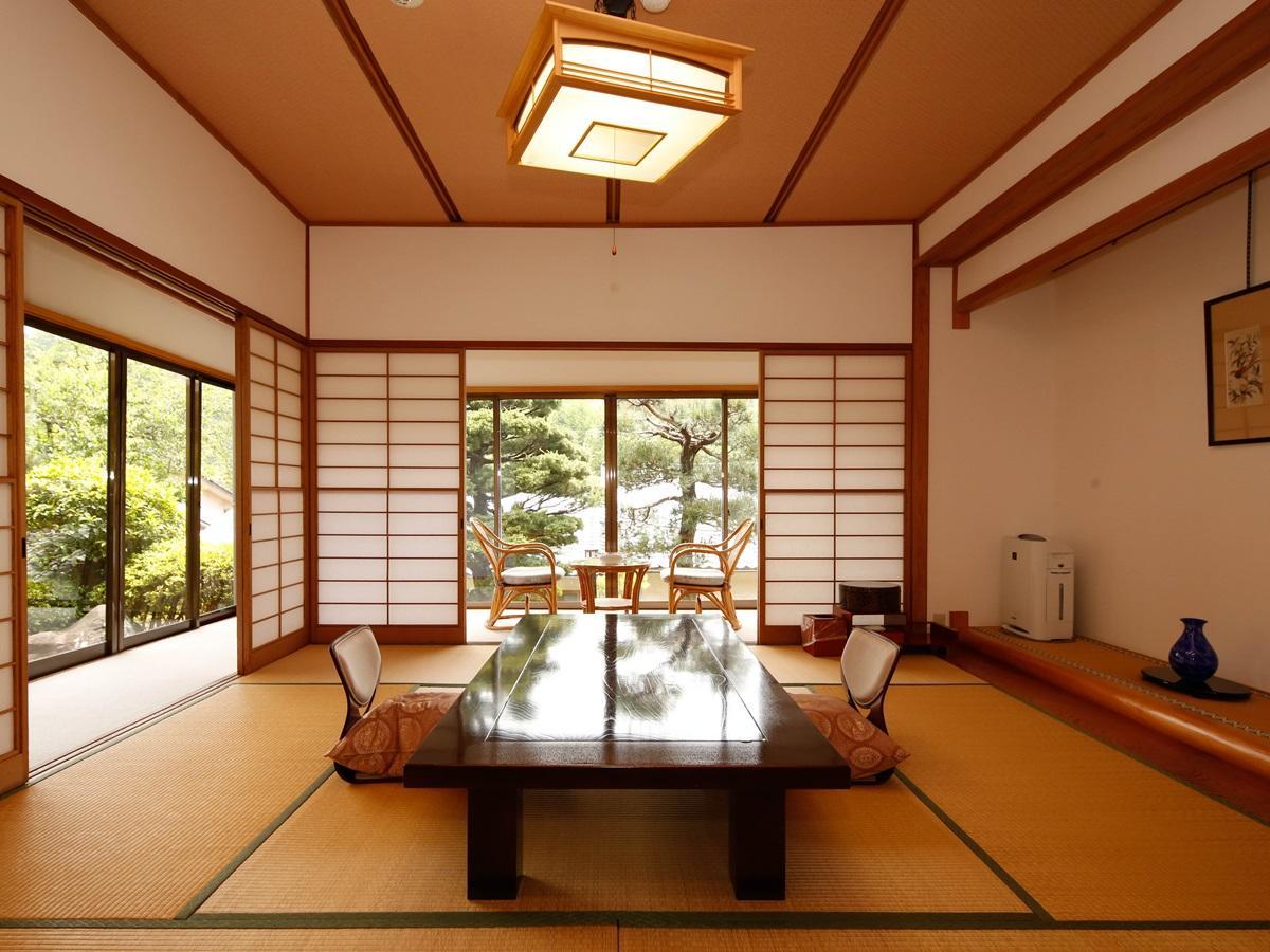 源泉掛け流しの宿albergo湯楽 Yugawara Esterno foto