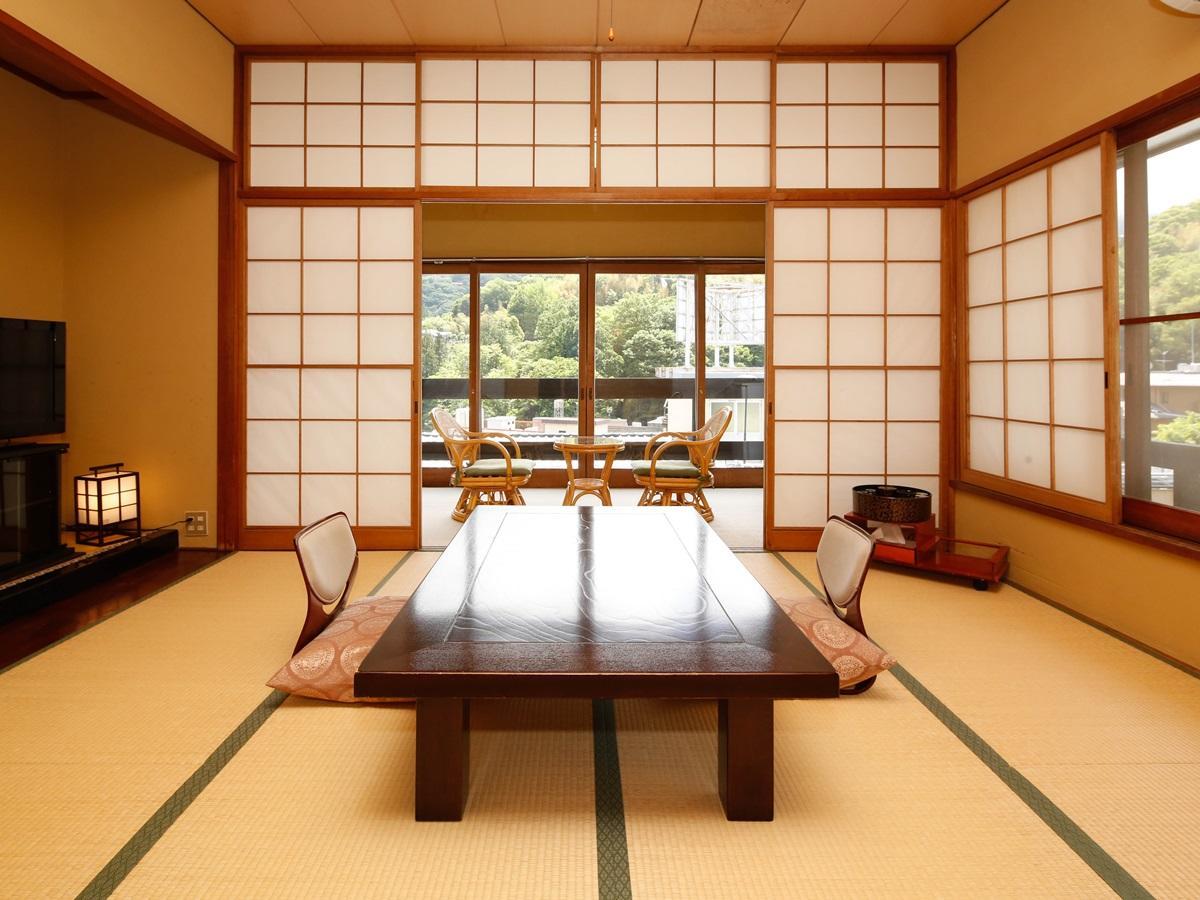 源泉掛け流しの宿albergo湯楽 Yugawara Esterno foto